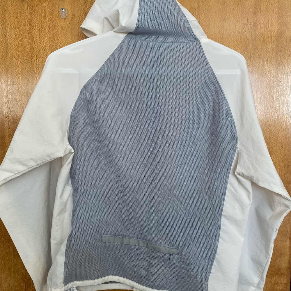 nike wind breaker